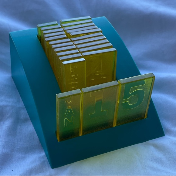 Retro Desk Calendar - Picture 1 of 4